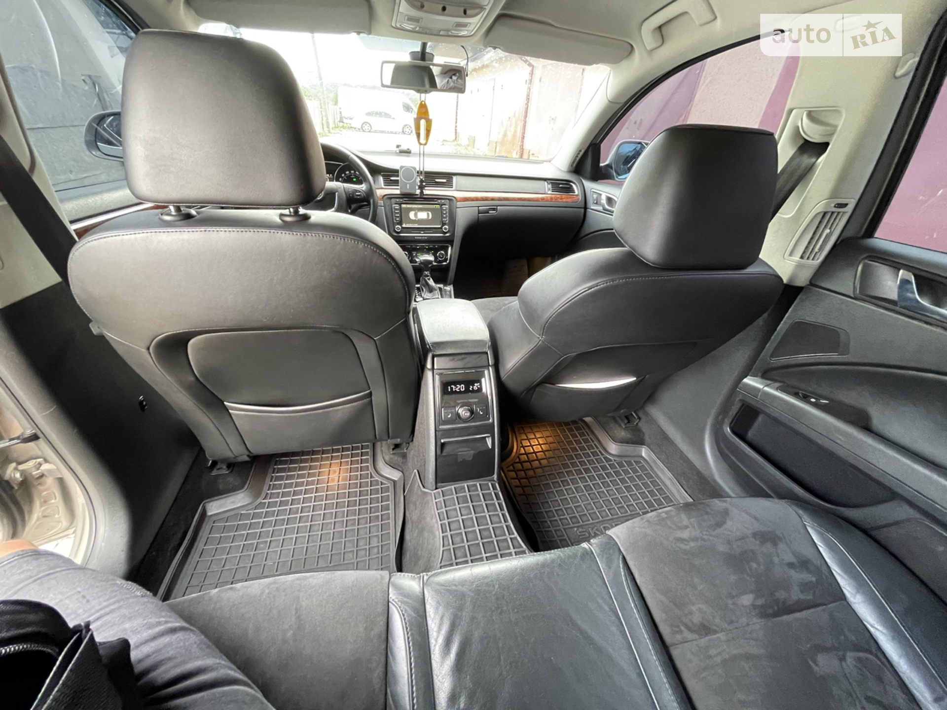 2010 Skoda Superb - мініатюра 18