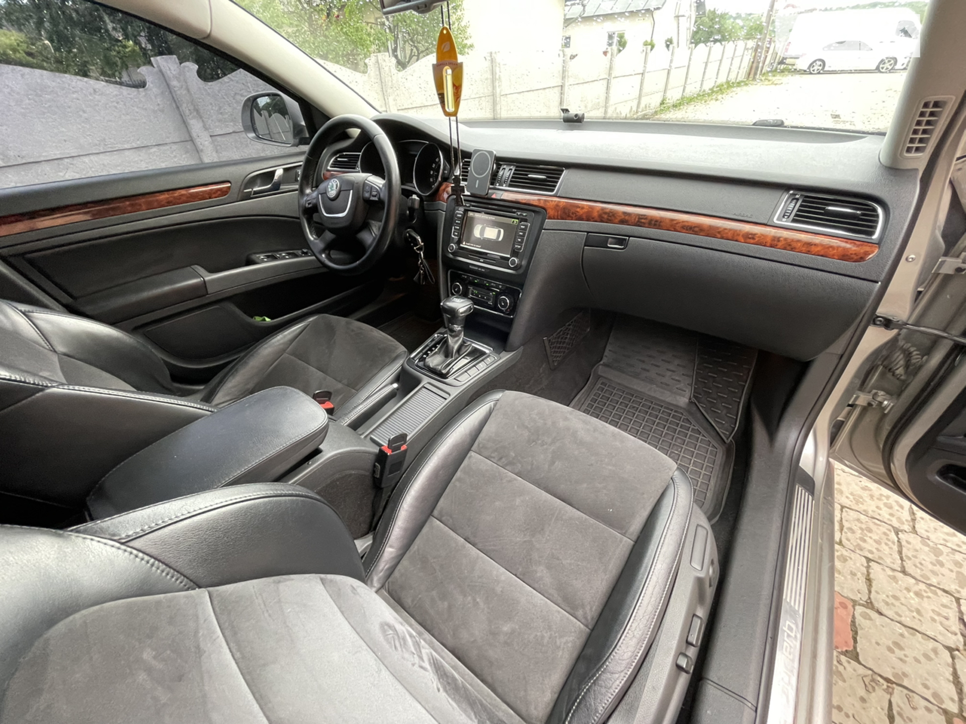 2010 Skoda Superb - мініатюра 23