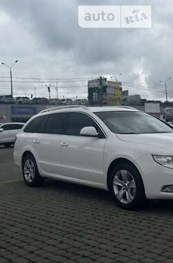 Універсал Skoda Superb 2011 в Чернівцях