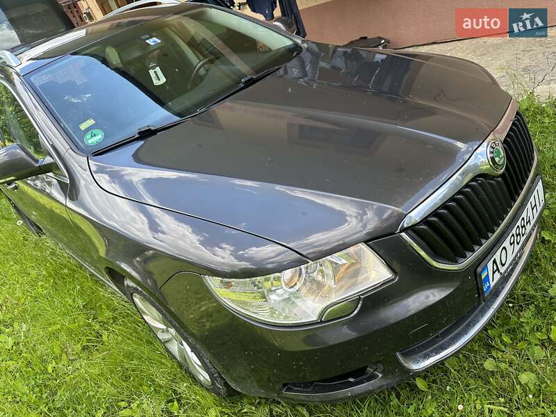 Універсал Skoda Superb 2010 в Ужгороді