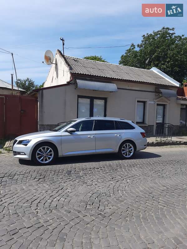 Универсал Skoda Superb 2019 в Ужгороде