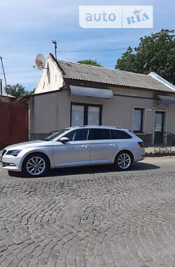 Універсал Skoda Superb 2019 в Ужгороді