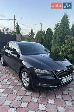 Ліфтбек Skoda Superb 2017 в 