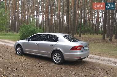 Лифтбек Skoda Superb 2013 в 
