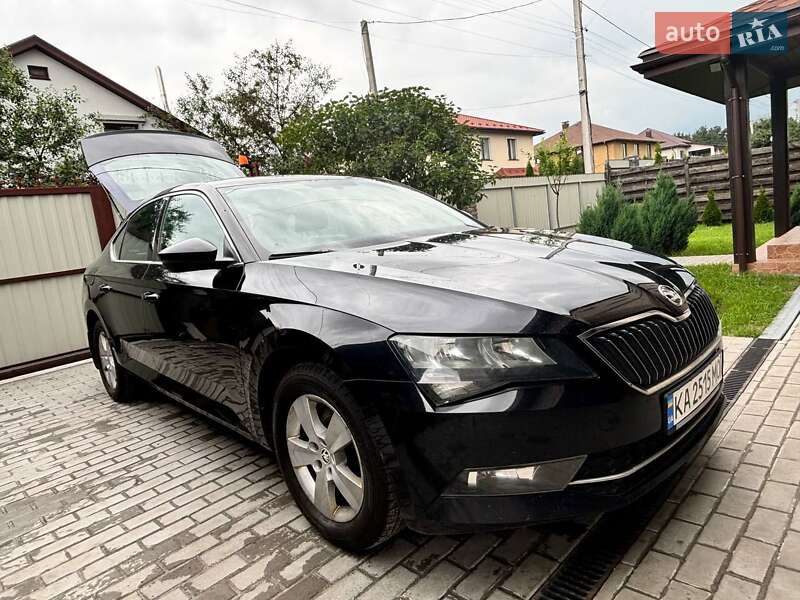Лифтбек Skoda Superb 2019 в Киеве