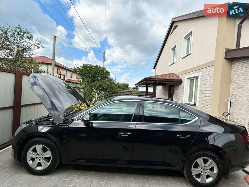 Лифтбек Skoda Superb 2019 в Киеве