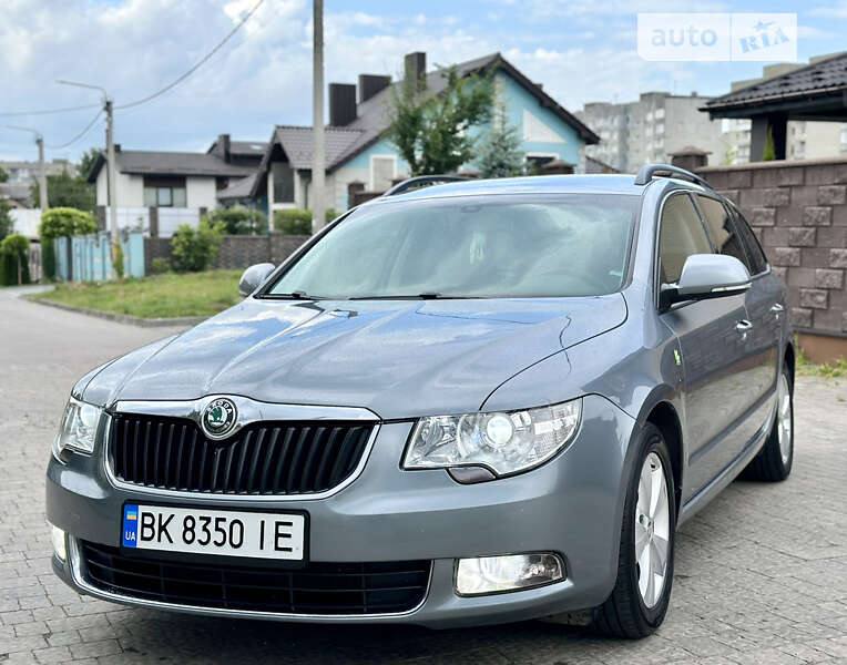 Універсал Skoda Superb 2011 в Рівному