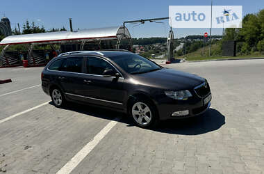 Універсал Skoda Superb 2011 в Тернополі