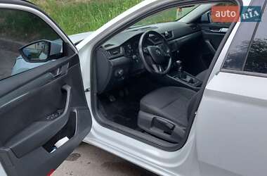 Лифтбек Skoda Superb 2015 в 