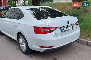 Лифтбек Skoda Superb 2015 в 