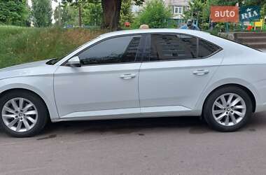 Лифтбек Skoda Superb 2015 в 