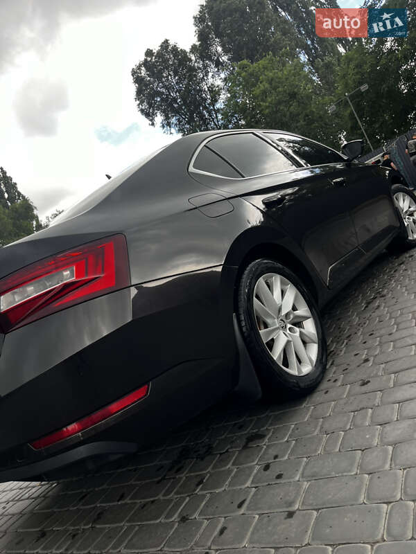 Лифтбек Skoda Superb 2017 в Кривом Роге