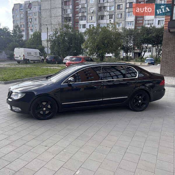 Лифтбек Skoda Superb 2011 в Калуше