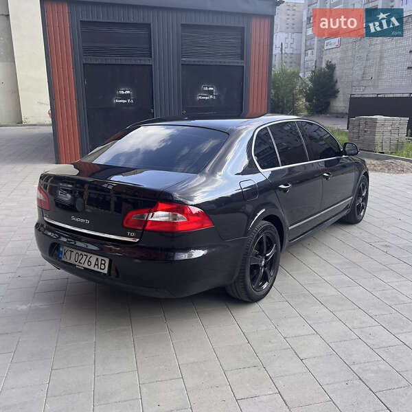 Лифтбек Skoda Superb 2011 в Калуше