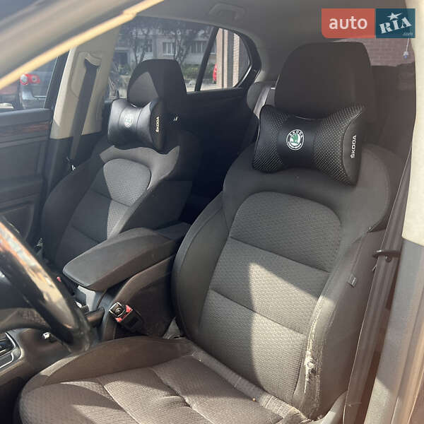 Лифтбек Skoda Superb 2011 в Калуше