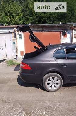 Лифтбек Skoda Superb 2011 в 
