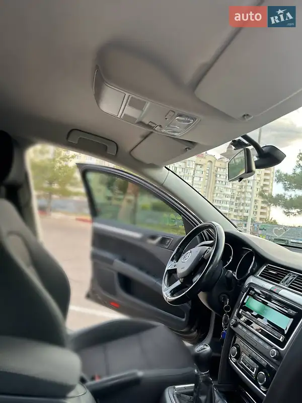 Ліфтбек Skoda Superb 2014 в 