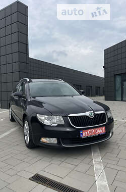 Універсал Skoda Superb 2012 в Тячеві