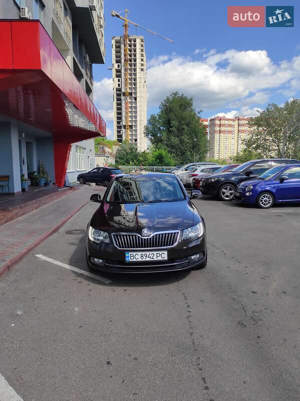 Лифтбек Skoda Superb 2013 в Киеве фото 3 Лифтбек Skoda Superb 2013 в Киеве