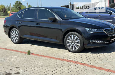 Лифтбек Skoda Superb 2022 в 