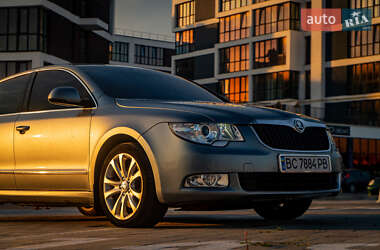 Лифтбек Skoda Superb 2011 в Пустомытах