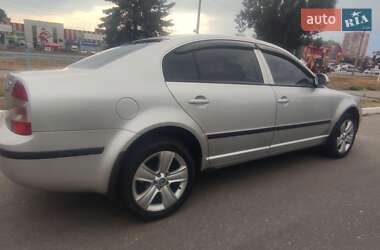 Лифтбек Skoda Superb 2006 в 
