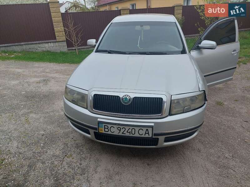 Лифтбек Skoda Superb 2003 в 