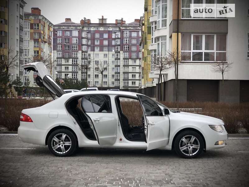 Лифтбек Skoda Superb 2011 в Ивано-Франковске