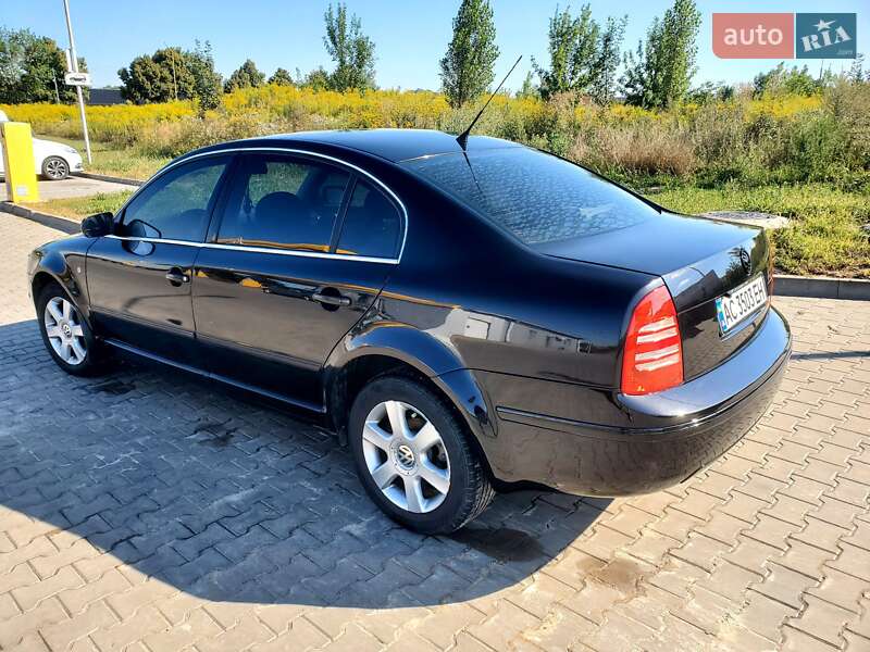 Лифтбек Skoda Superb 2004 в 