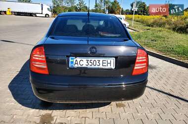 Лифтбек Skoda Superb 2004 в 
