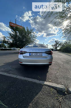 Лифтбек Skoda Superb 2022 в 