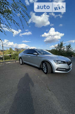 Лифтбек Skoda Superb 2022 в 