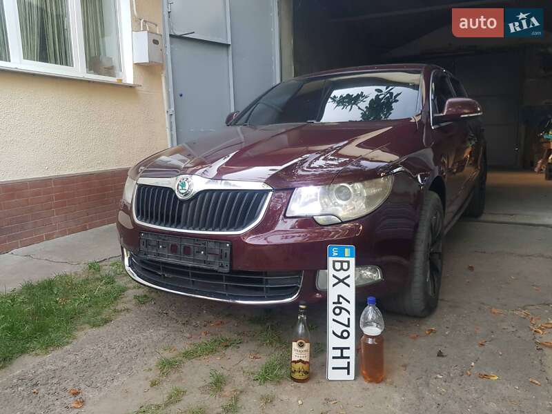 Лифтбек Skoda Superb 2012 в Староконстантинове