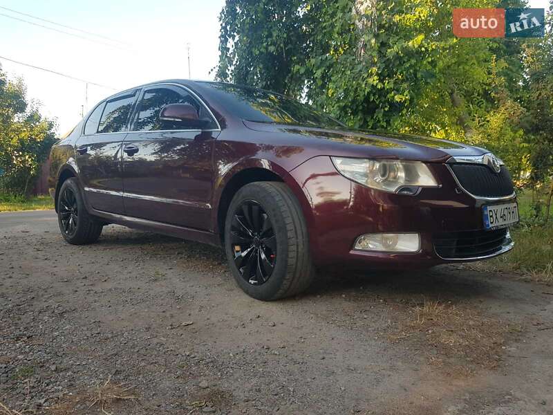 Лифтбек Skoda Superb 2012 в Староконстантинове