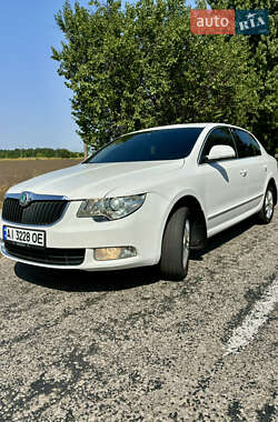 Лифтбек Skoda Superb 2011 в 