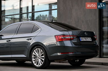 Лифтбек Skoda Superb 2016 в 