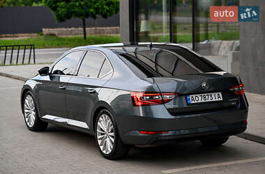 Лифтбек Skoda Superb 2016 в 