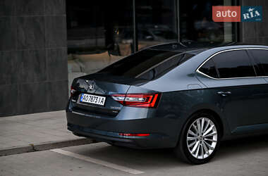 Лифтбек Skoda Superb 2016 в 