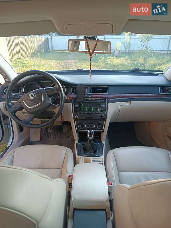 Универсал Skoda Superb 2010 в Белзе