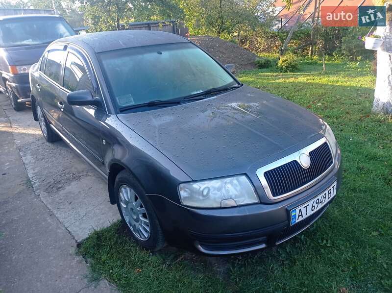 Лифтбек Skoda Superb 2005 в Снятине