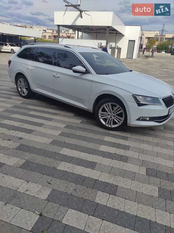Универсал Skoda Superb 2016 в Ужгороде