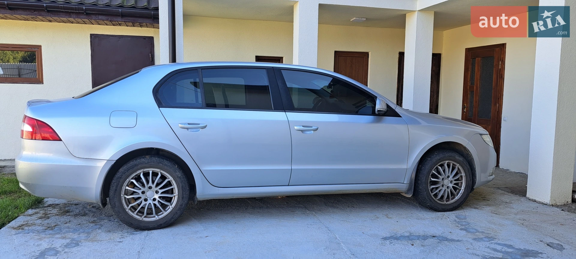 2011 Skoda Superb - мініатюра 8