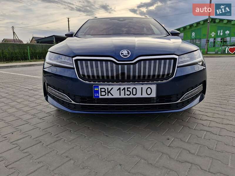 Универсал Skoda Superb 2020 в Вараше