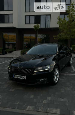 Лифтбек Skoda Superb 2015 в Ужгороде