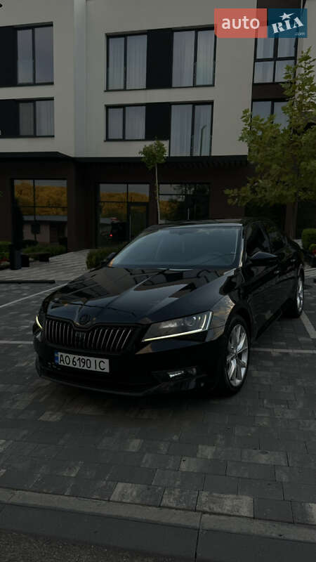 Лифтбек Skoda Superb 2015 в Ужгороде