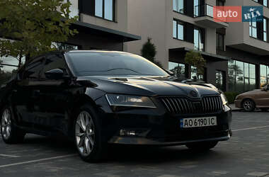 Лифтбек Skoda Superb 2015 в Ужгороде