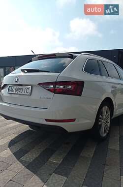 Универсал Skoda Superb 2016 в Ужгороде