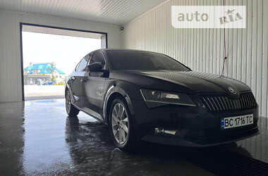 Лифтбек Skoda Superb 2015 в 