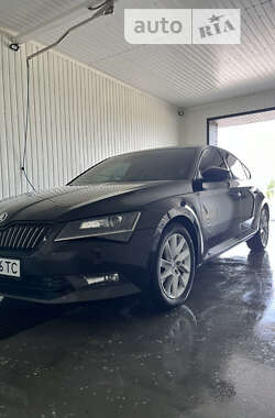 Лифтбек Skoda Superb 2015 в 