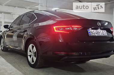 Лифтбек Skoda Superb 2018 в 